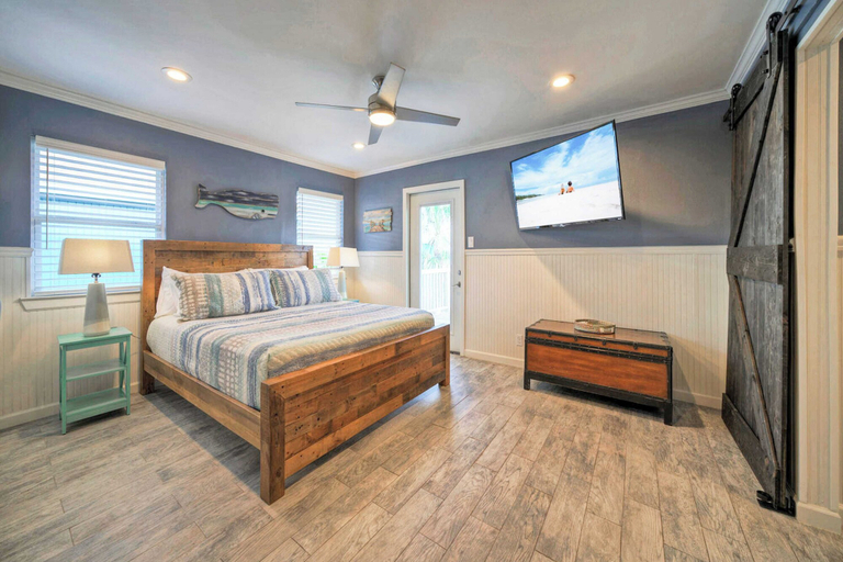 Bedroom 3, Dapper Dolphin by Avantstay Pool, Game Room, Nueces