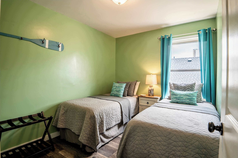 Bedroom 2, Sandshells Retreat Walk to Beach. Great Area!, Baldwin
