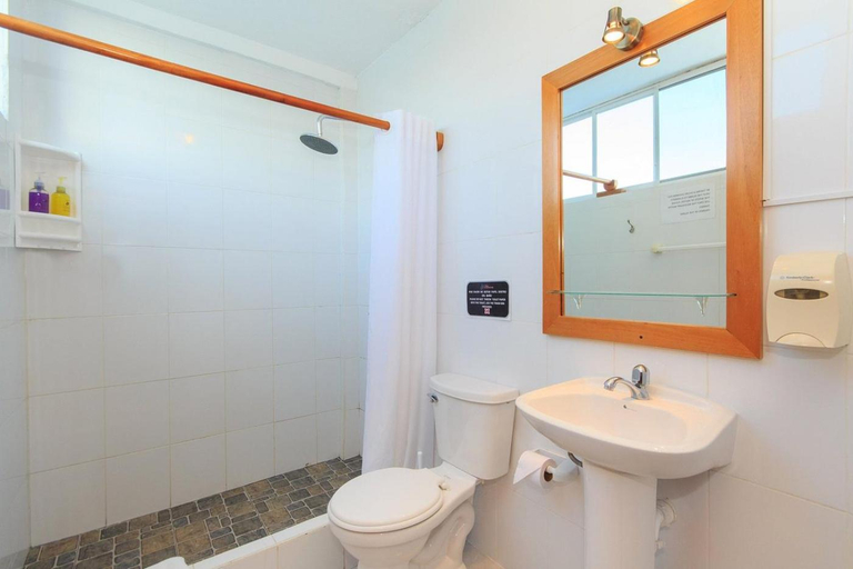 Bathroom 3, Hotel La Casa de Judy, Santa Cruz