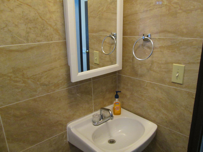 Bathroom 2, Pedro's Place
