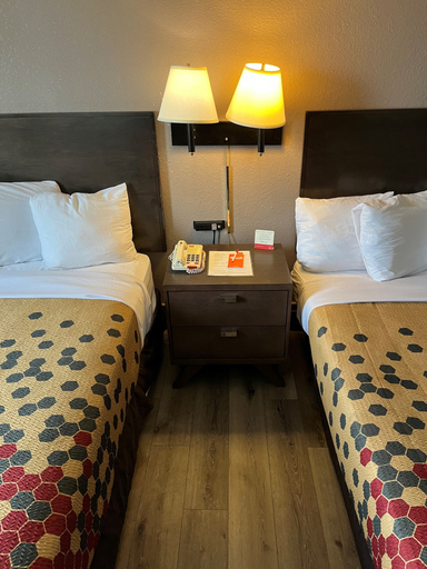 Bedroom 3, Red Carpet Inn, Prince William