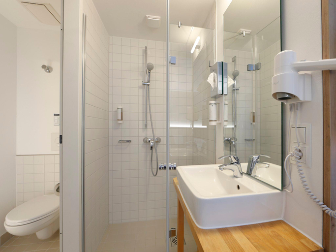 Bathroom 2, B&B HOTEL Berlin-Mitte, Berlin