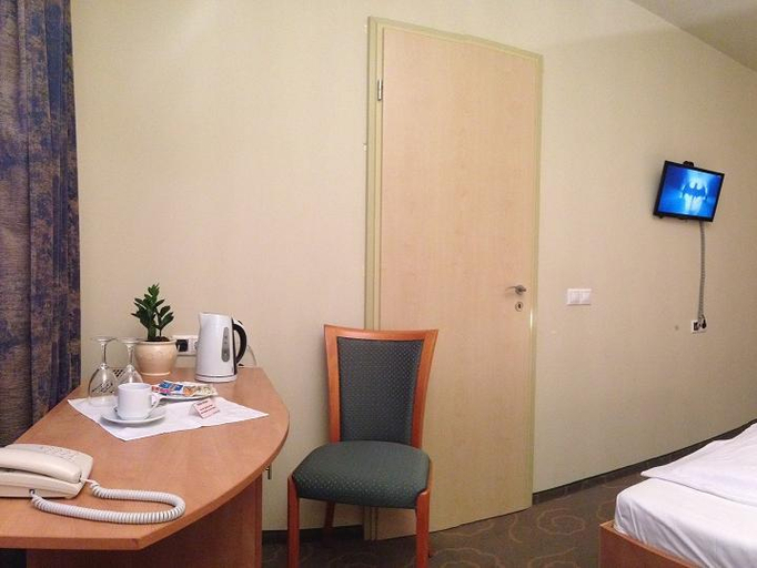 Bedroom 2, Semiramis Business Hotel, Szolnok