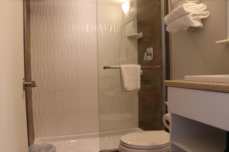 Bathroom 3, The Waterfront Suites and Marina, Nanaimo