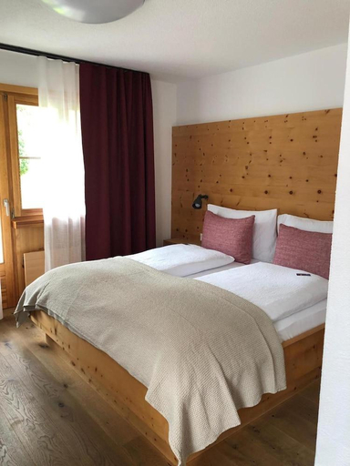 Bedroom 2, Schorta's Alvetern - Boutique Hotel, Inn