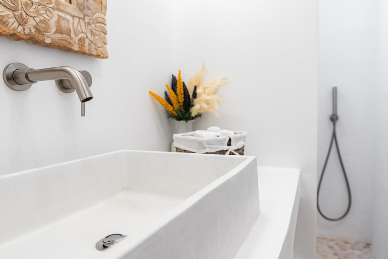 Bathroom 3, Cycladic home Aretinni, South Aegean