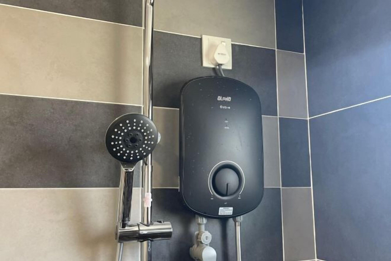 Bathroom 3, Ipoh The Manhattan Suites Apartment by IWH, Kinta