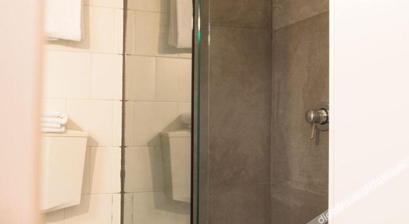 Bathroom 3, Hotel Arcadia, Macerata
