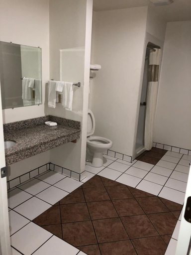 Bathroom 4, Motel 6 Urbana, Il GA, Champaign