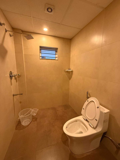 Bathroom 3, Pepper Coast Luxury Business Hotel, Ernakulam
