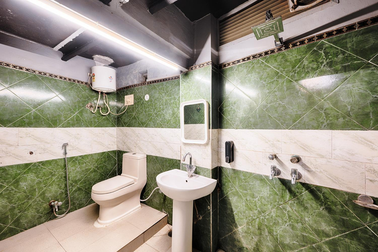 Bathroom 4, International Travellers Hostel, Varanasi