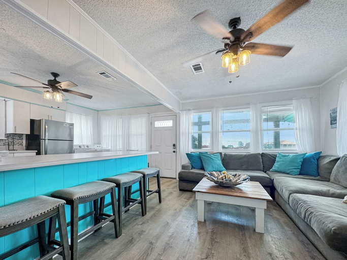 Others 3, Bungalow by the Beach For 9!, Baldwin