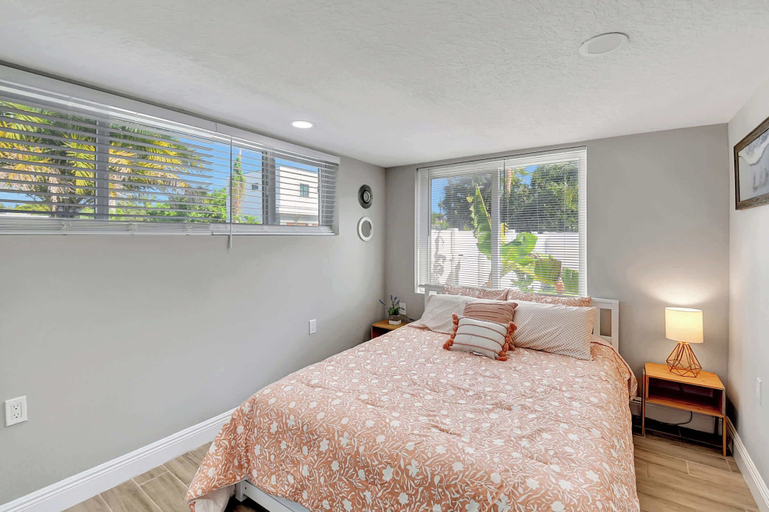 Bedroom 3, Modern and Updated Delray Beach Escape Sleeps 10!, Palm Beach
