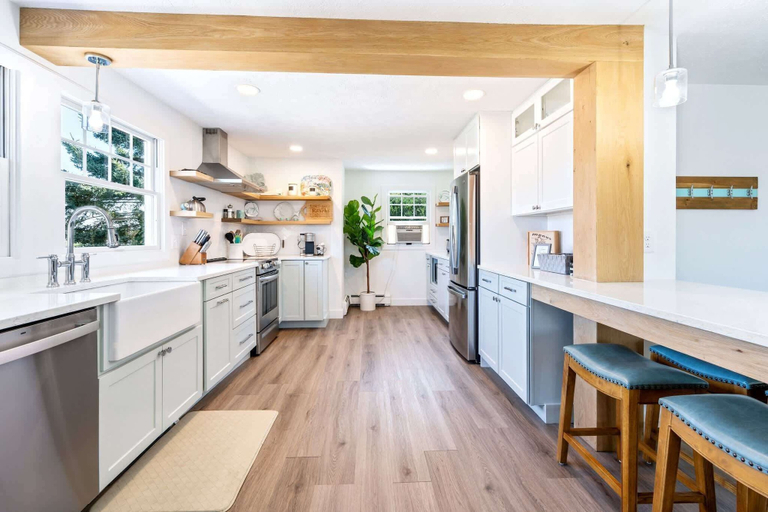 Others 5, Beachwood Getaway Sleeps 10!, York