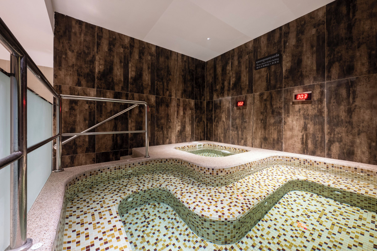 Bathroom 2, Royal Platinum Condo by Soben Homes, Phnom Penh