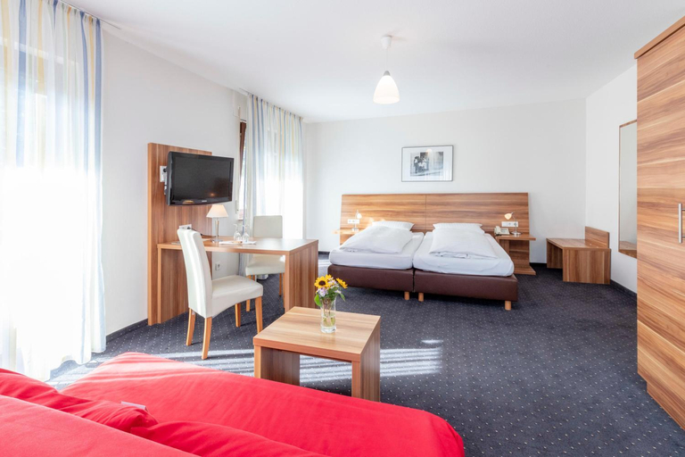 Bedroom 2, Hotel Krone Straßdorf, Ostalbkreis
