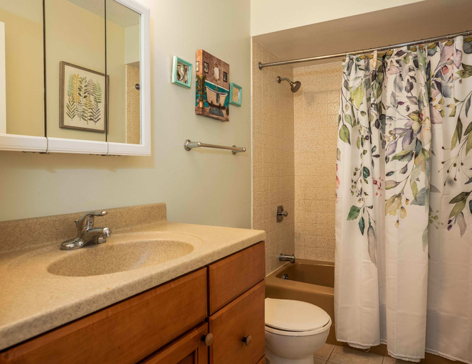 Bathroom, Cozy Condo at Interlaken! Stay & Play on Lake Como, Walworth