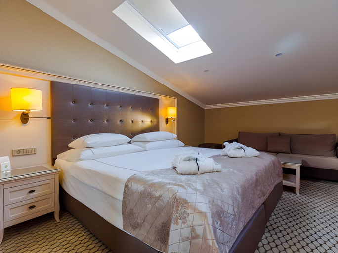 Bedroom 2, Hotel London 1889, Batumi