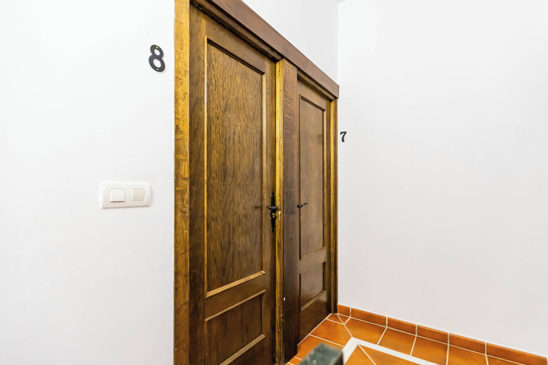 Bathroom 2, HN Romero 58, Huelva