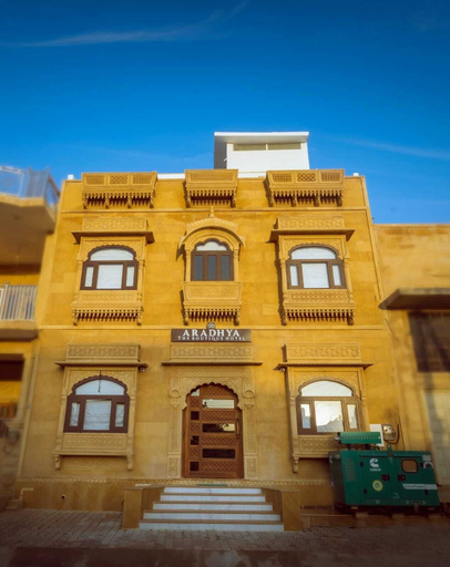 Exterior & Views