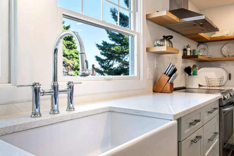 Others 5, Beachwood Getaway Sleeps 10!, York