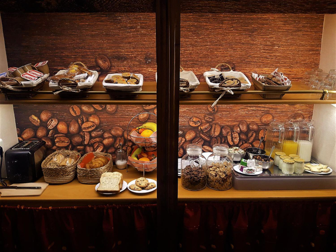 Food & Drinks 4, Hotel Jean XXII, Lot