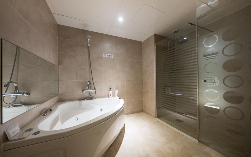 Bathroom 2, Ansan Walkers Hotel by Cozy, Hwaseong