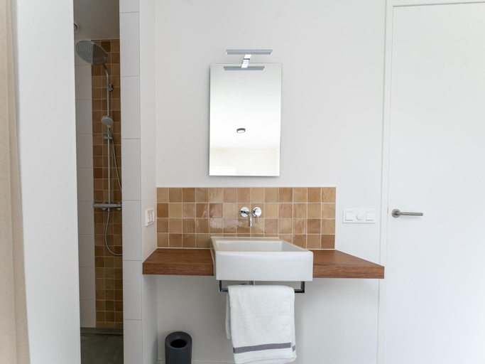Bathroom 3, Waterfront holiday home in Arnemuiden, Middelburg