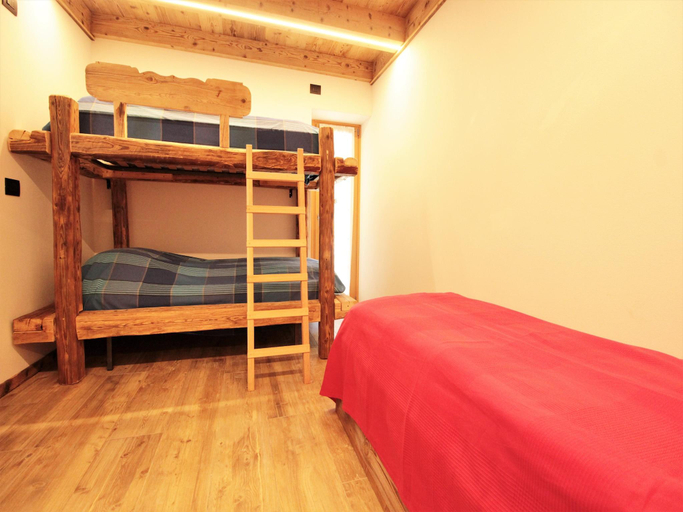 Bedroom 2, Chalet in Auronzo near Dolomites Lake, Belluno