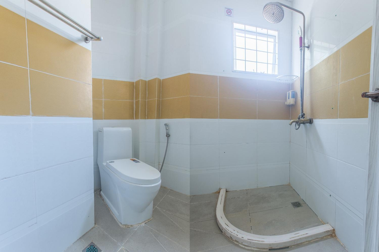 Bathroom 4, Hotel O Rebecca's Homes, Kota Kinabalu