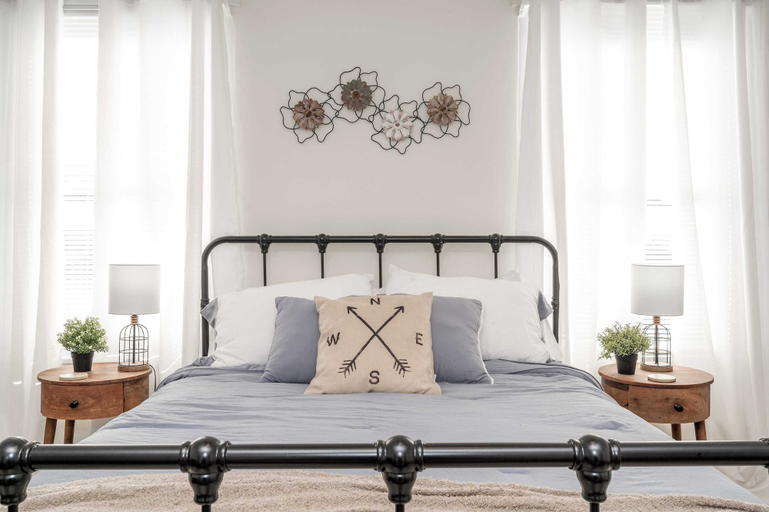 Bedroom, Historic Ludlow Suites, Kenton