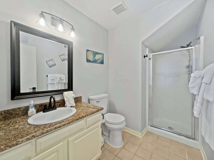 Bathroom 3, Duplex Beach Home for 6 With Balcony & Resort-style Amenities, Baldwin