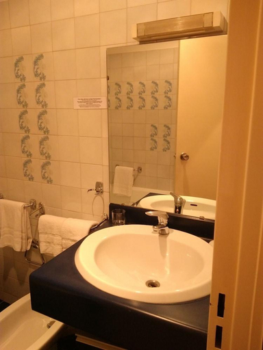 Bathroom 4, Hotel Belleville, Hérault
