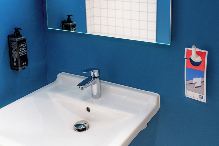 Bathroom 5, ibis budget Le Cannet des Maures, Var