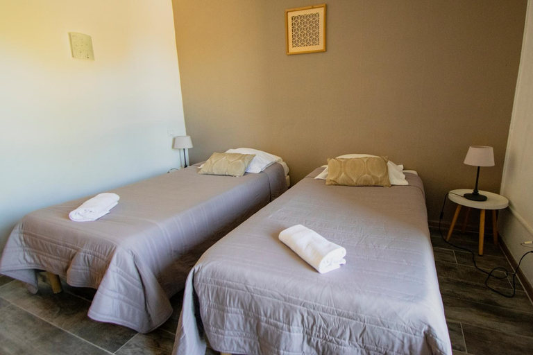 Bedroom 3, Hotel Carina-Tres Grande Piscine-Local a Velo, Vaucluse