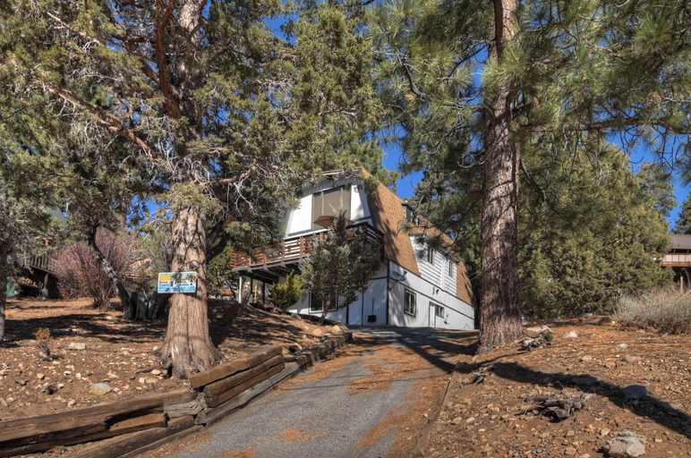 Exterior & Views 2, Yosemite Pines Cabin - Sleeps 6, San Bernardino