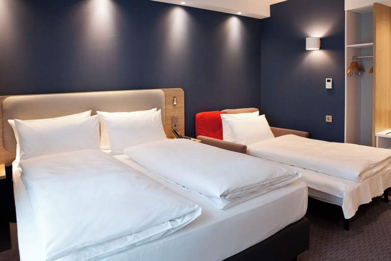 Bedroom 4, Holiday Inn Express & Suites MONHEIM AM RHEIN by IHG, Mettmann