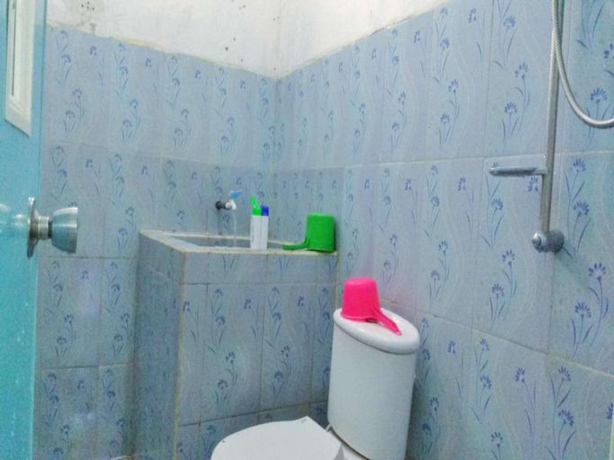 Bathroom 5, Puncak Pinus and Pool, Malang
