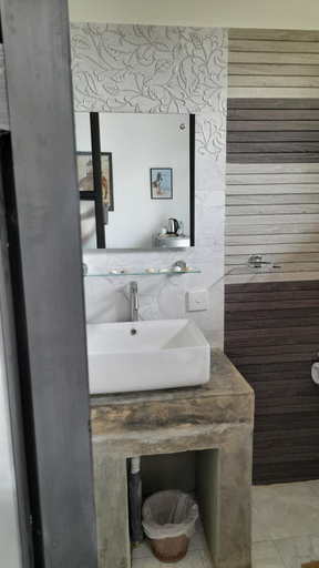 Bathroom 4, SriMany, Weligama