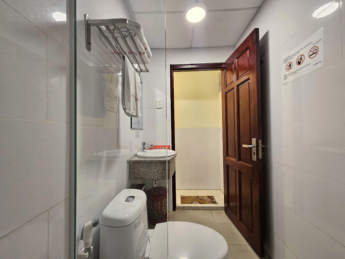 Bathroom 3, Khach san Long Ha, Ninh Kiều