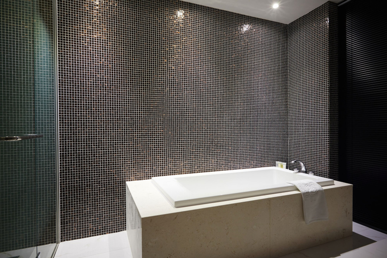 Bathroom 4, The Classic by Hotelone, Wanju