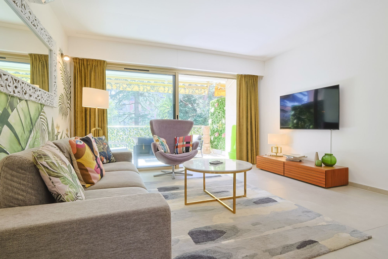 Room 3, 217 Le Jungle in Cannes, Alpes-Maritimes