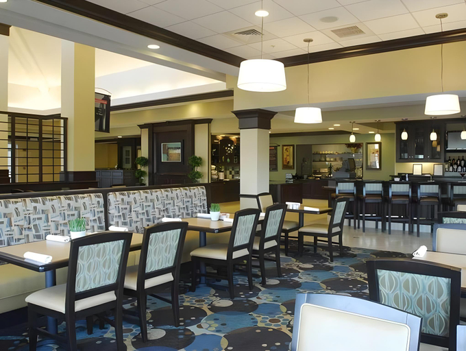 Food & Drinks 5, Hilton Garden Inn Hampton Coliseum Central, Hampton