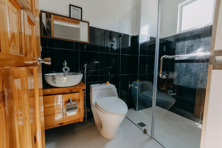 Bathroom, The Marc Vannelli Oslob, Oslob