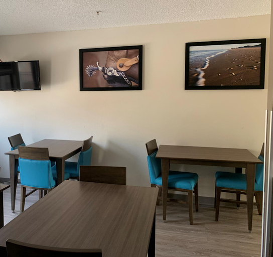 Food & Drinks 5, Super 8 By Wyndham Waxahachie Tx, Ellis