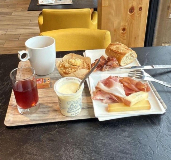 Food & Drinks 3, Hotel Restaurant AKENA Molinges - La Brocatelle, Jura