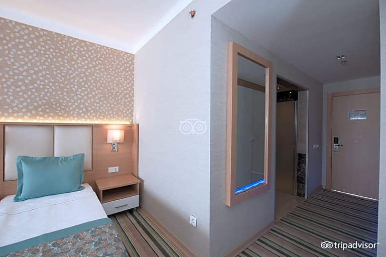 Bedroom 3, Royal Garden Beach Hotel, Alanya