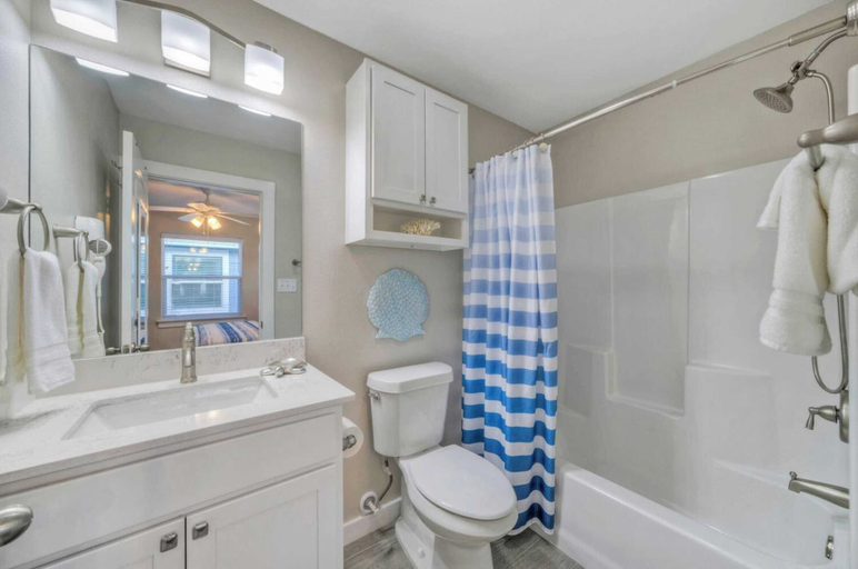 Bathroom 4, Baydream Believer by Avantstay Pool, Views, Nueces
