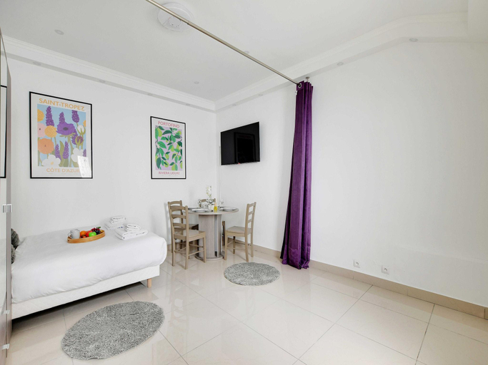 Bedroom 4, Charming Studio for 2 - Near Voltaire & 11th Arr. Town Hall, Paris, Paris