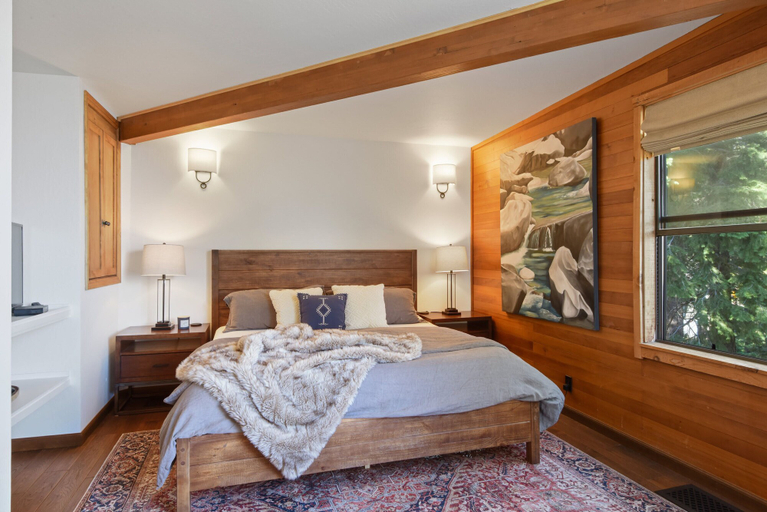 Bedroom 3, Snowshoe Cabin 3 Decks, BBQ & Hot Tub!, Placer
